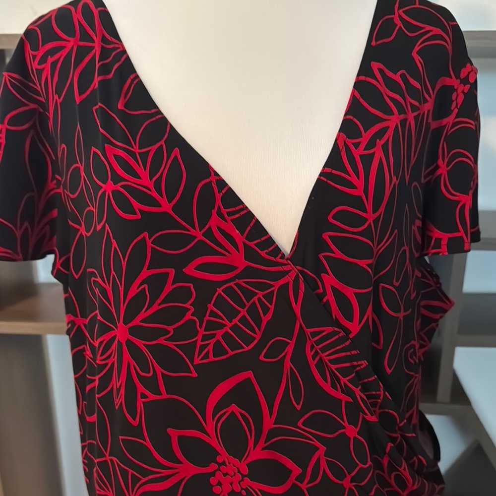 Floral V-Neck Wrap Dress - Black and Red - Picture 5 of 5